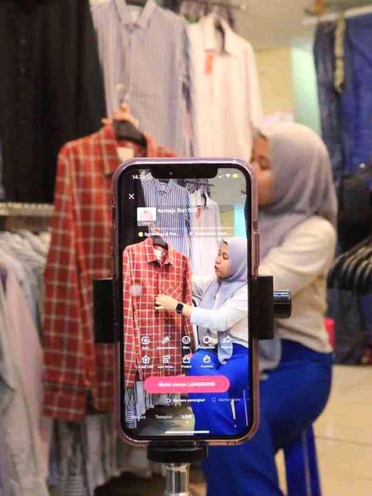 Jualan online di marketplace secara live