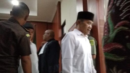 Kades suro dituntut 1,5 tahun
