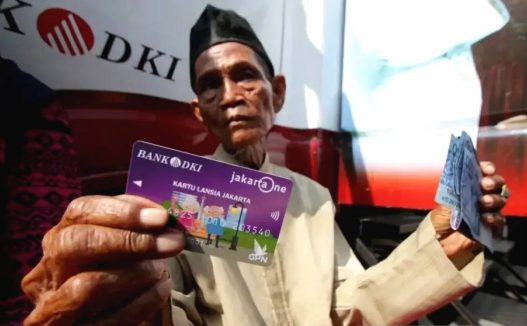 Kartu lansia jakarta klj 2025 bantuan tunai rp900 ribu tiap triwulan