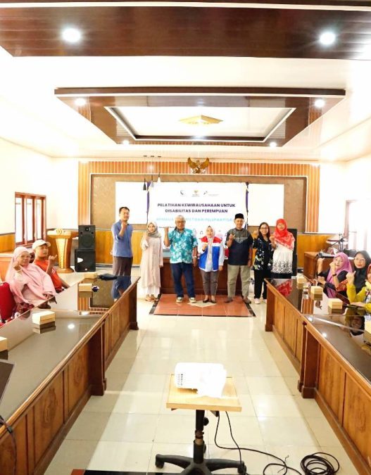 Kilang Pertamina Internasional (KPI) RU IV Cilacap kegiatan pelatihan kewirausahaan untuk disabilitas dan perempuan di aula Dinas Ketenegakaerjaan dan Perindustrian Kabupaten Cilacap