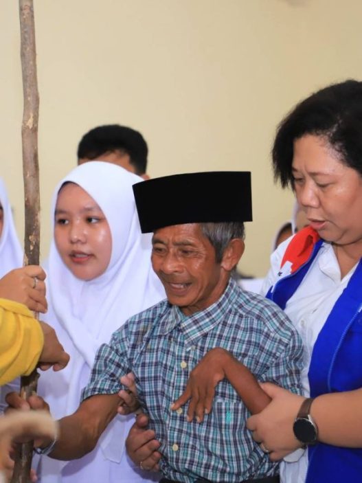 PT KPI RU IV Cilacap salurkan bantuan terhadap 3 panti panti dan yayasan lansia di Cilacap dan Banyumas .