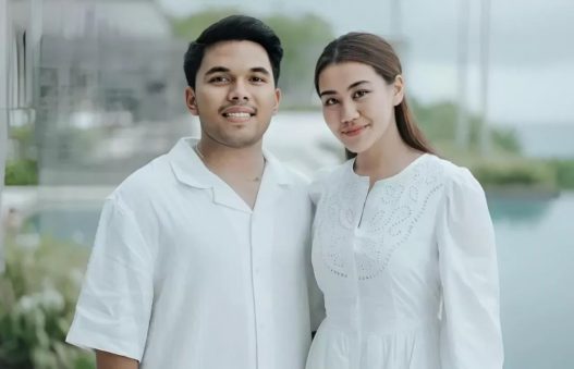 Lahirkan anak pertama, ungkap nama penuh makna