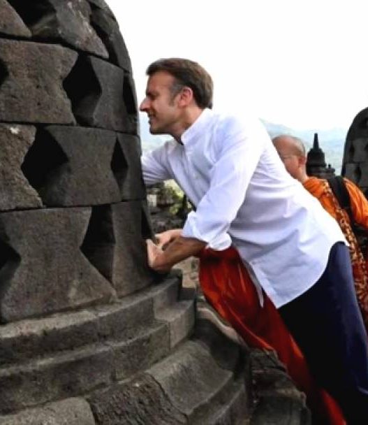 Macron diduga langgar aturan di borobudur