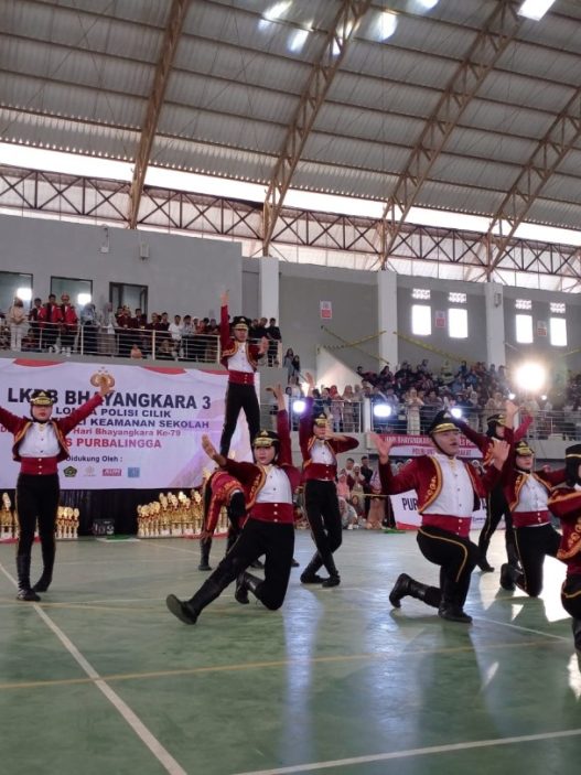 Mi istiqomah sambas dan smkn 2 purwokerto juara umum lkbb bhayangkara