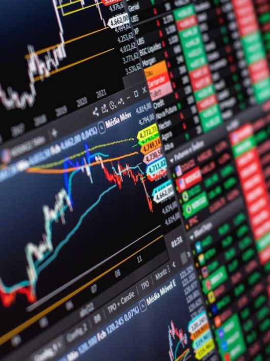 Pasar kripto dan saham as tengah waspada usai trump berencana untuk menaikkan tarif impor terhadap sejumlah negara mitra dagang