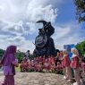 Patung biawak didatangi wisatawan malaysia