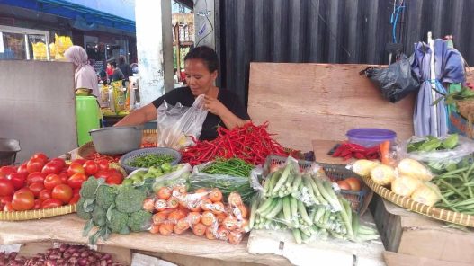 Pedagang sayur di pasar cilacap