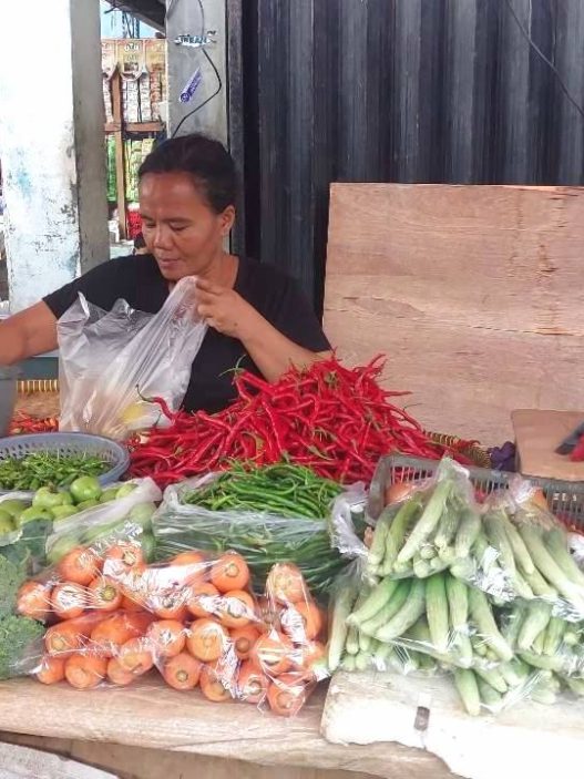 Pedagang sayur di pasar cilacap
