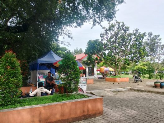 Pedagang taman pangripta kranji kecewa