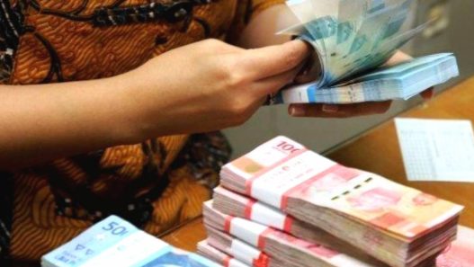 Pemerintah melalui kementerian ketenagakerjaan (kemnaker) telah menyalurkan bantuan subsidi upah (bsu) kepada jutaan pekerja