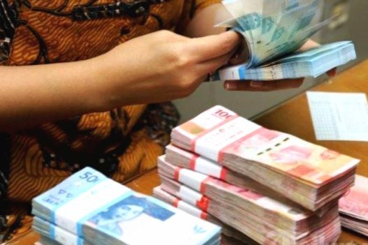 Pemerintah melalui kementerian ketenagakerjaan (kemnaker) telah menyalurkan bantuan subsidi upah (bsu) kepada jutaan pekerja