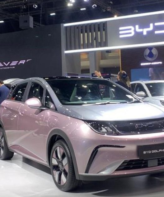Perang harga mobil listrik makin ekstrem