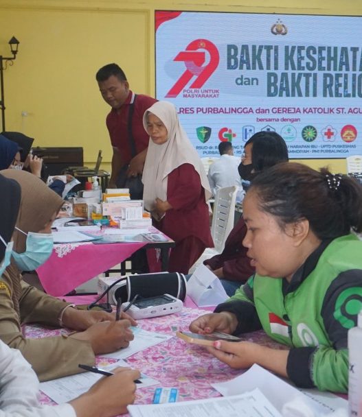 Polres berbagi lewat bakti kesehatan dan religi