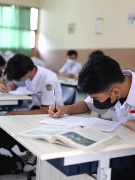 Pr untuk siswa sma smk di jawa barat resmi dihapus mengikuti kebijakan gubernur dedi mulyadi