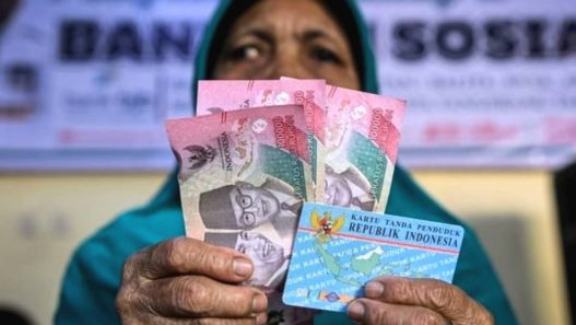 Program bantuan sosial pkh dan bpnt kembali disalurkan oleh pemerintah pada tahun 2025