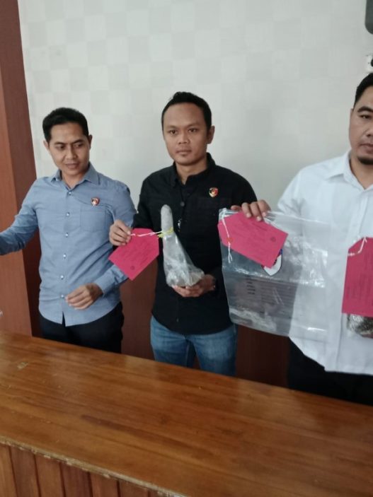 Remaja bunuh dan kubur bayinya