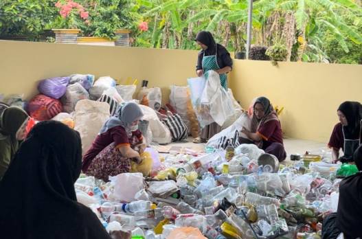 Rumah tangga penyumbang sampah plastik terbanyak