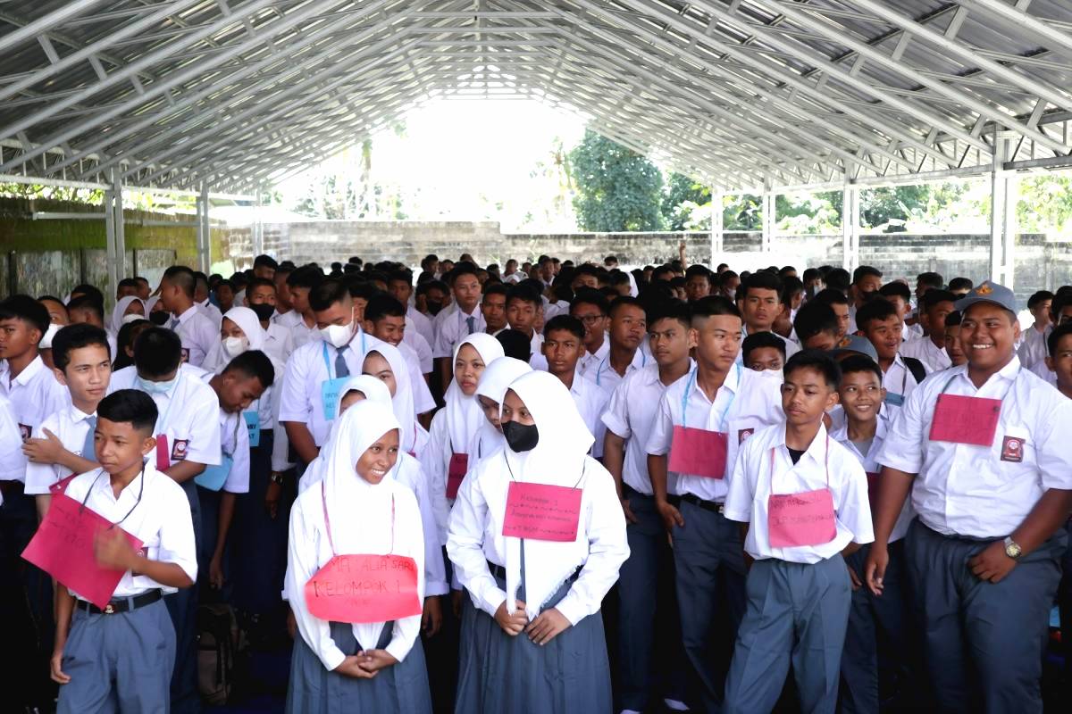 Sekitar 10 ribu siswa dari keluarga miskin menjadi sasaran prioritas pendidikan sekolah rakyat