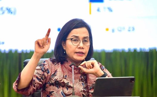 Sri mulyani menteri keuangan menyampaikan keterangan