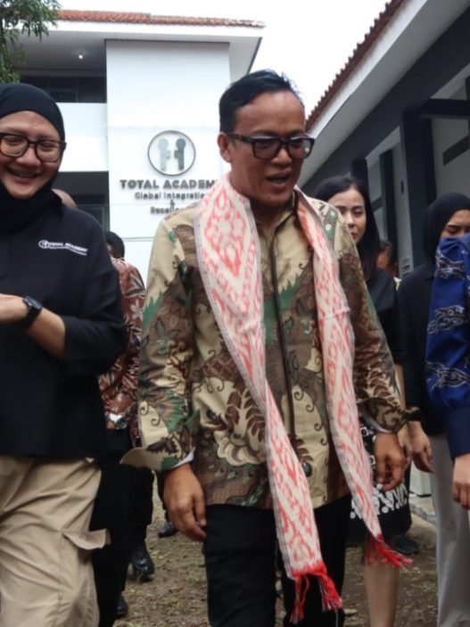Tahan ijazah karyawan bakal ditindak