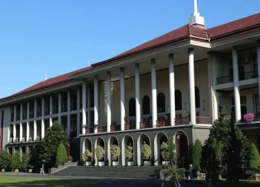 Beasiswa Unggulan 2025: 10 Kampus Paling Diminati, UGM Nomor Satu!