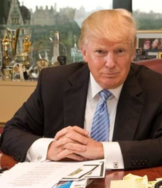 Trump siap kenakan tarif impor mobil