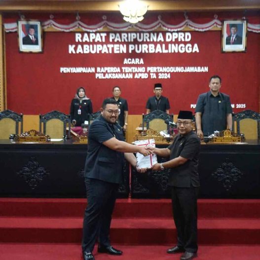 Wabup purbalingga serahkan raperda pertanggungjawaban pelaksanaan apbd 2024