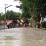 Warga desa buniayu swadaya perlebar jembatan