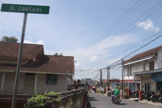 Warga keluhkan jalan ditutup hajatan