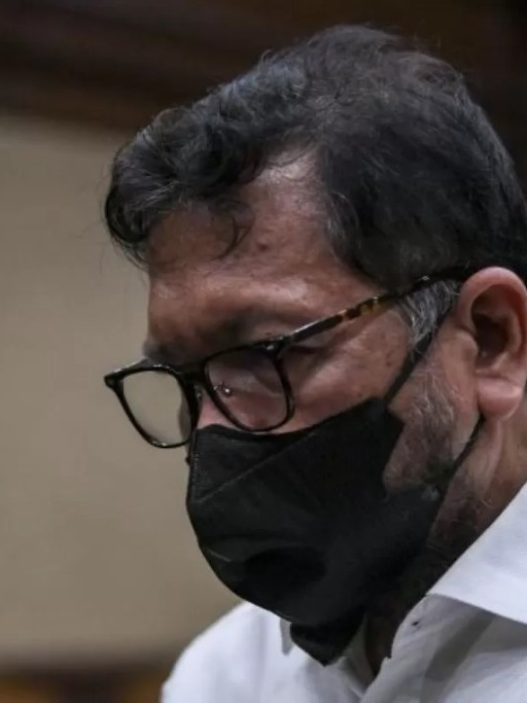 Zarof ricar divonis 16 tahun penjara