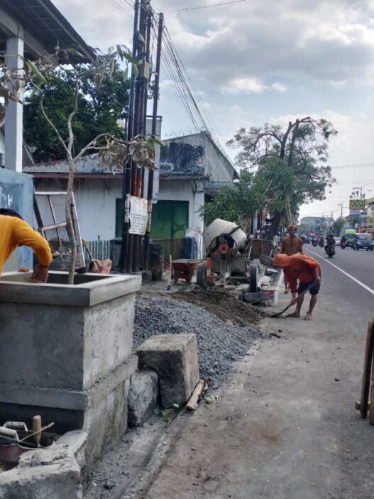 14 titik dipasang pot beton