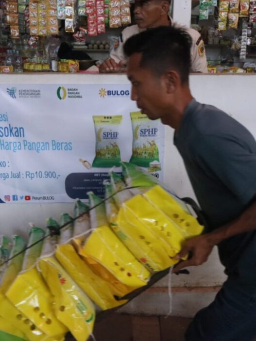 79 karung beras oplosan disita