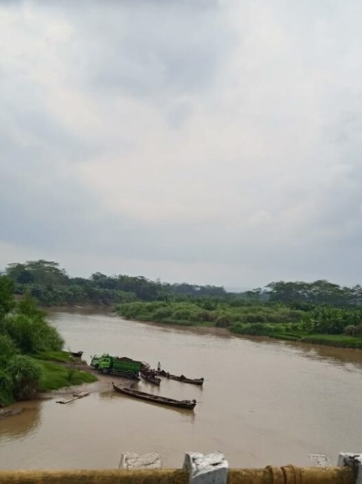 Aktivitas penambangan dilarang dekat jembatan