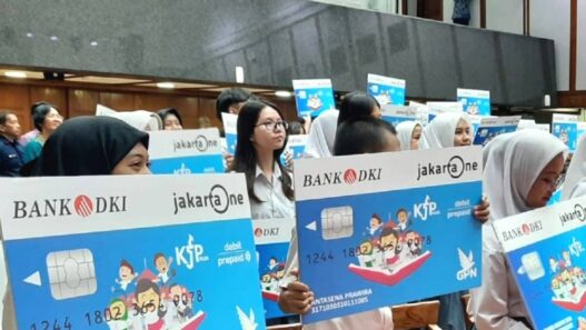 Bantuan pendidikan kjp plus bagi siswa sd hingga sma smk di dki jakarta