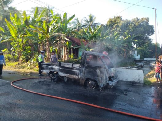 Baru isi bbm, mobil pikap ludes terbakar
