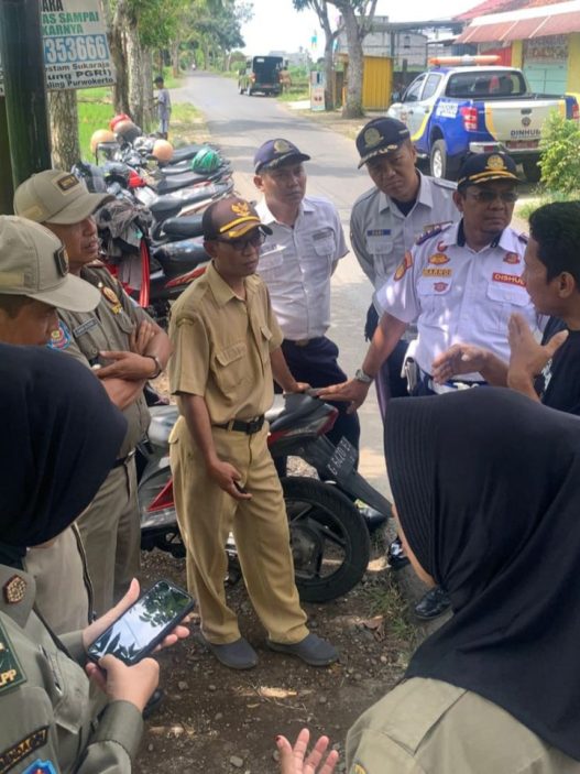 Dinilai mengganggu lalin, warung mie ayam ditegur