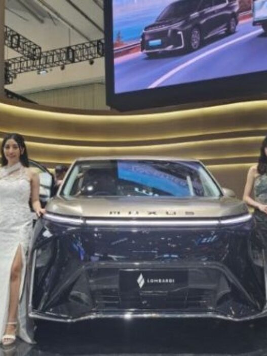 Dua model mobil listrik maxus dirakit lokal