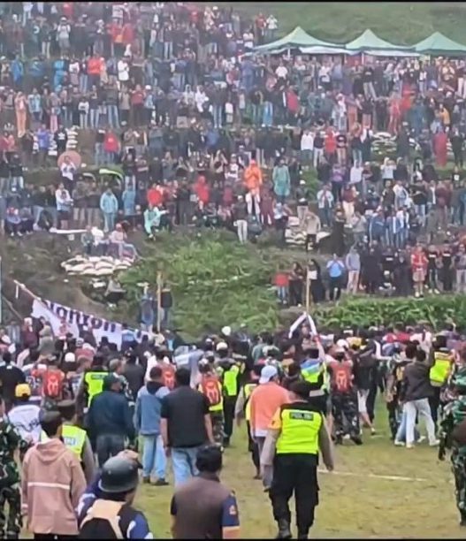 Final tarkam berujung ricuh