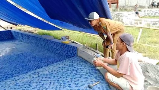 Gaya nyentrik tuntaskan janji kampanye