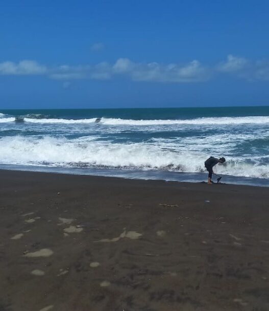 Gelombang tinggi landa laut selatan