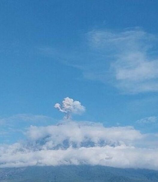 Gunung semeru erupsi lima kali dalam sehari