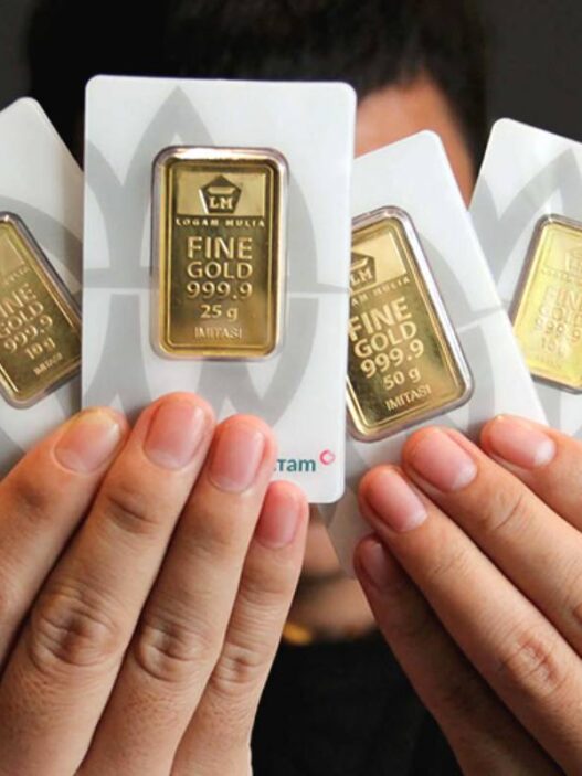 Harga emas batangan produksi pt aneka tambang tbk (antam) kembali melesat pada perdagangan sabtu (1972025)