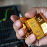 Harga emas dunia melonjak lebih dari 1% dan mencatatkan level tertinggi dalam lima pekan terakhir