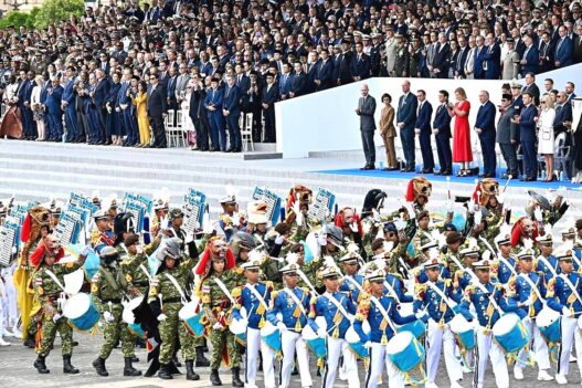 Indonesia unjuk gigi di parade bastille day paris