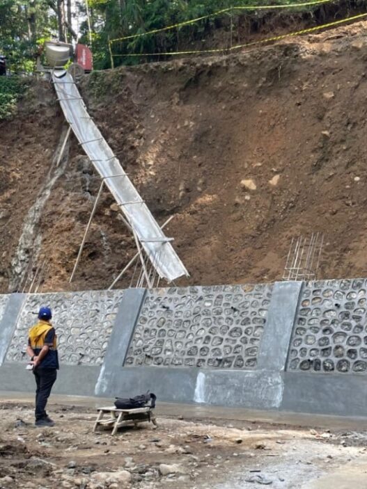 Jalan longsor, anggaran naik