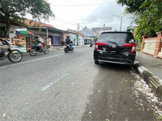 Jalur sepeda untuk parkir mobil