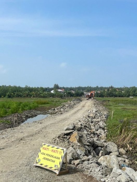 Jembatan penghubung jalan bisma ke pantai kemiren dibangun