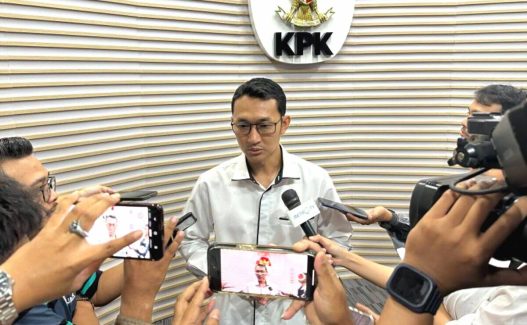 Juru bicara kpk, budi prasetyo, dalam konferensi pers di gedung merah putih