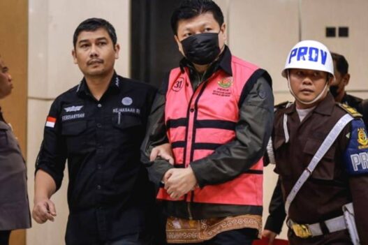 Kejagung) menetapkan delapan tersangka baru dalam perkara dugaan korupsi pemberian fasilitas kredit kepada pt sri rejeki isman tbk