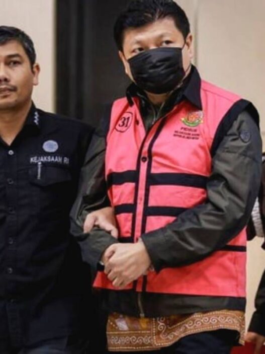 Kejagung) menetapkan delapan tersangka baru dalam perkara dugaan korupsi pemberian fasilitas kredit kepada pt sri rejeki isman tbk